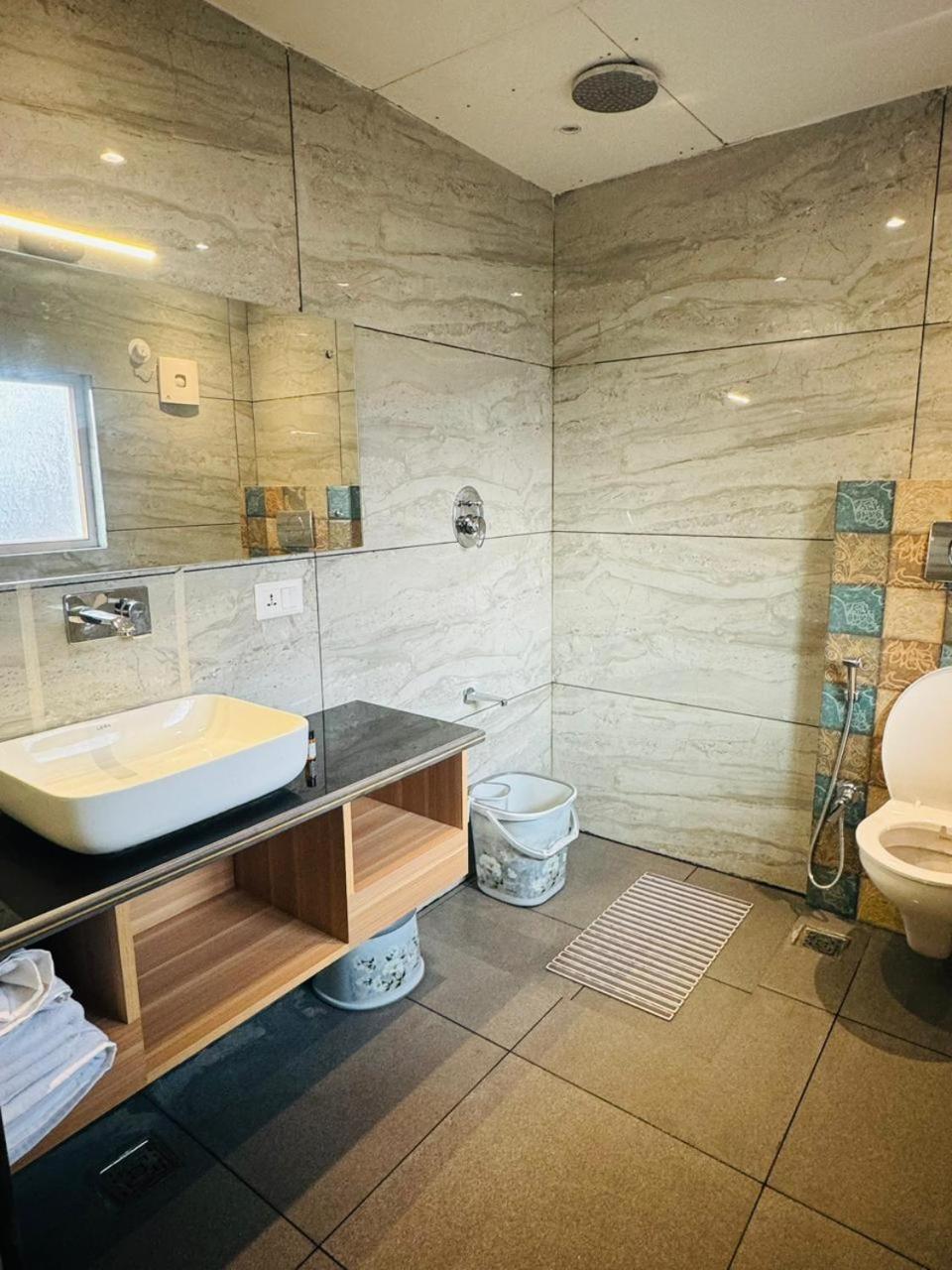 Srīnagar De Elaaf The Luxury Stay מראה חיצוני תמונה